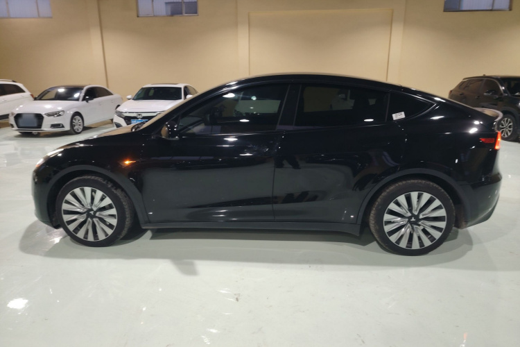 特斯拉 Model Y 2022款 后轮驱动版车身外观4