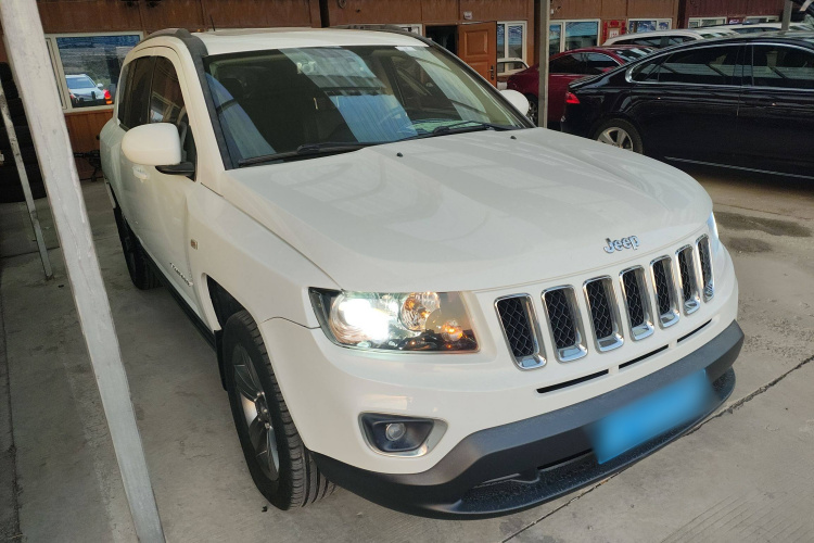 Jeep 指南者(进口) 2014款 改款 2.4L 四驱舒适版车身外观3