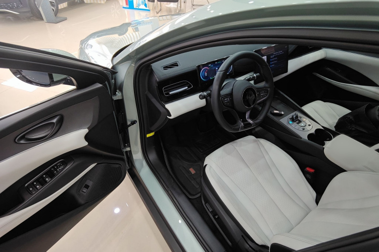 比亚迪 海豹06新能源 2024款 DM-i 120KM尊荣型中控内饰7003