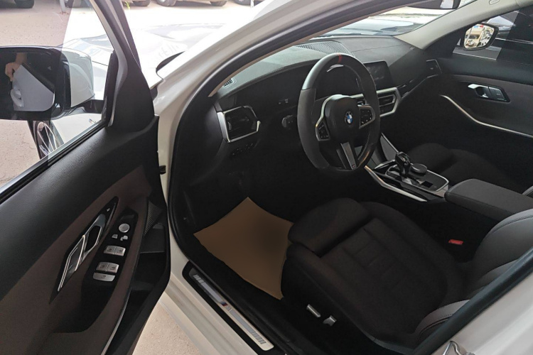 宝马3系 2022款 320Li M运动套装中控内饰20