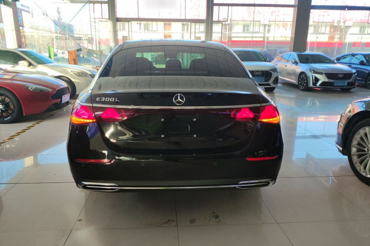 奔驰E级 2025款 改款 E 260 L车身外观6
