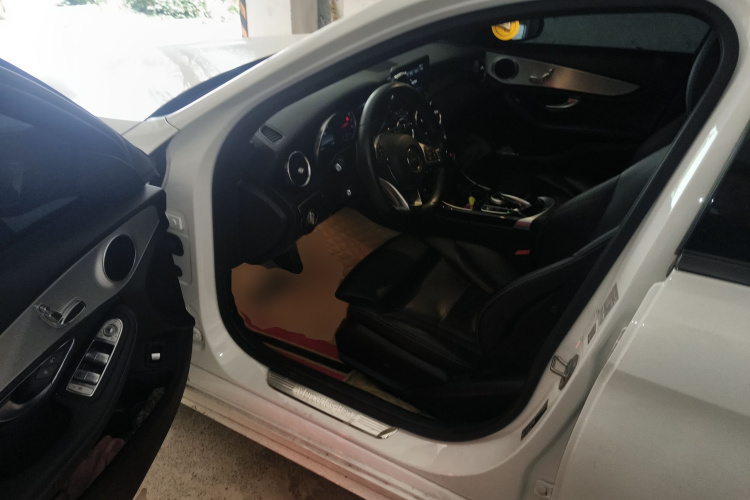 奔驰C级 2016款 C 200 运动版中控内饰20