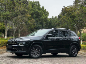 Jeep 自由光 2020款 2.0L 两驱经典运动版