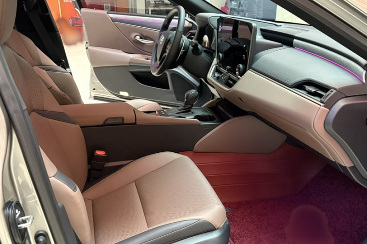 雷克萨斯ES 2025款 300h 臻享版中控内饰7005