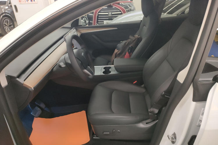 特斯拉 Model Y 2021款 长续航全轮驱动版中控内饰19