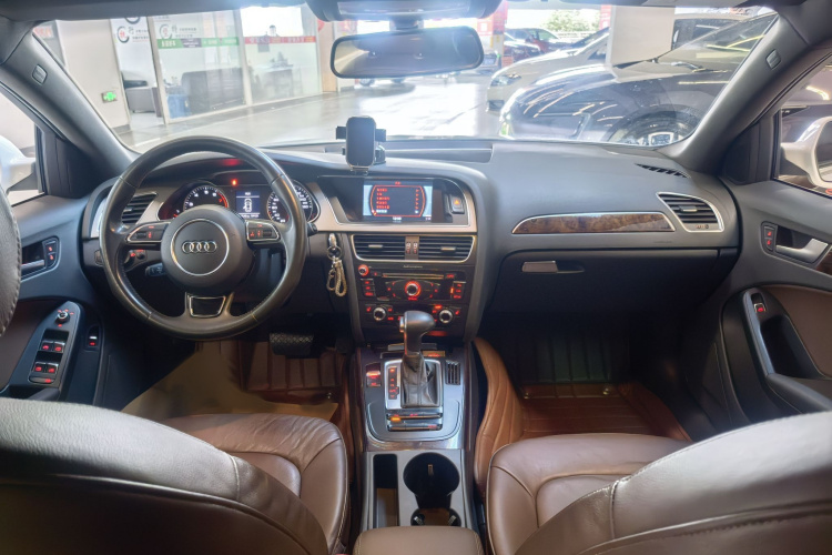 奥迪A4L 2015款 35 TFSI 自动舒适型中控内饰7003