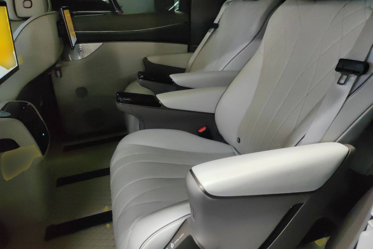 腾势D9 2022款 DM-i 970 四驱旗舰型中控内饰21