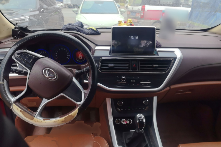 北汽幻速S7 2018款 1.5T 手动尊享型中控内饰12