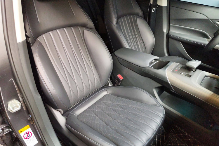 长安 逸达 2023款 蓝鲸NE 1.5T GDI DCT旗舰型局部细节41