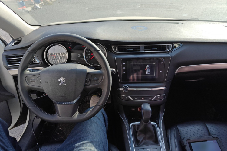 标致408 2015款 1.2T 自动豪华版中控内饰12