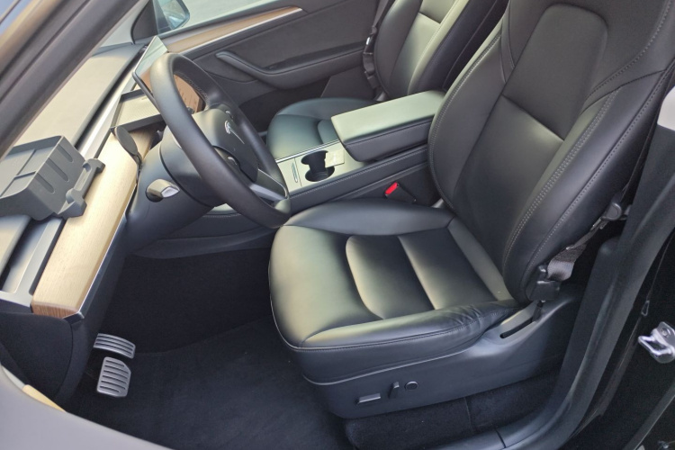 特斯拉 Model Y 2021款 Performance高性能全轮驱动版中控内饰19