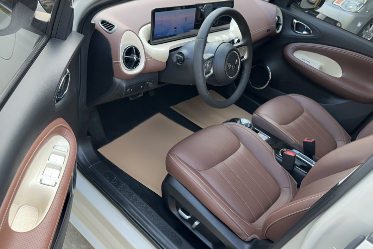 五菱汽车 五菱缤果 2023款 333km 灵犀互联+款中控内饰7002