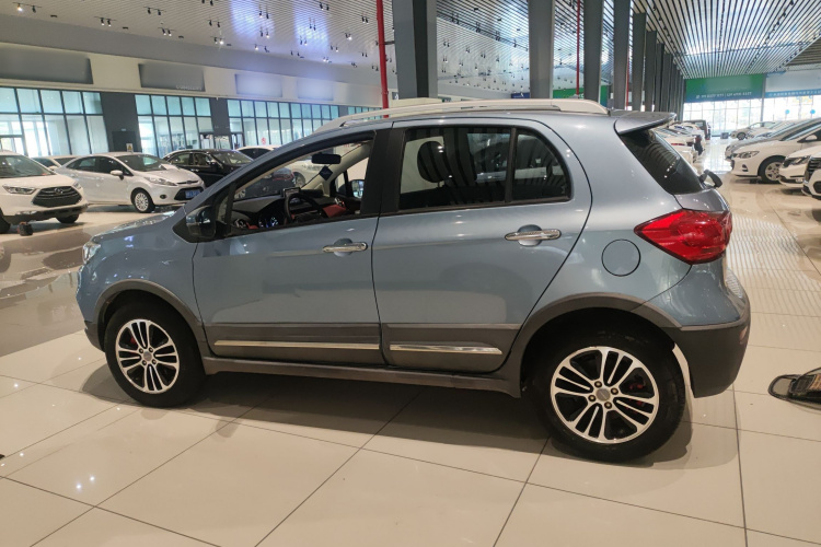 哈弗H1 2015款 1.5L AMT豪华型车身外观4