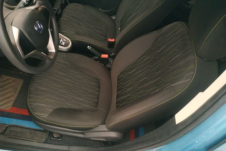 长安欧尚 奔奔E-Star 2021款 国民版 心悦版 磷酸铁锂（31.86kWh）局部细节19