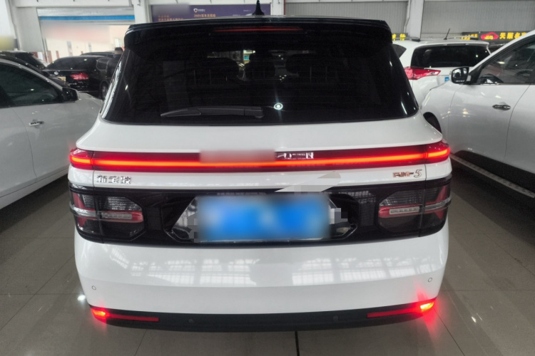 宝骏RM-5 2019款 1.5T CVT 24小时在线豪华型 7座车身外观6