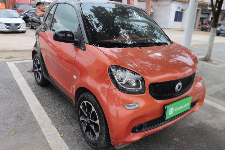 smart fortwo 2015款 1.0L 52千瓦硬顶激情版车身外观3