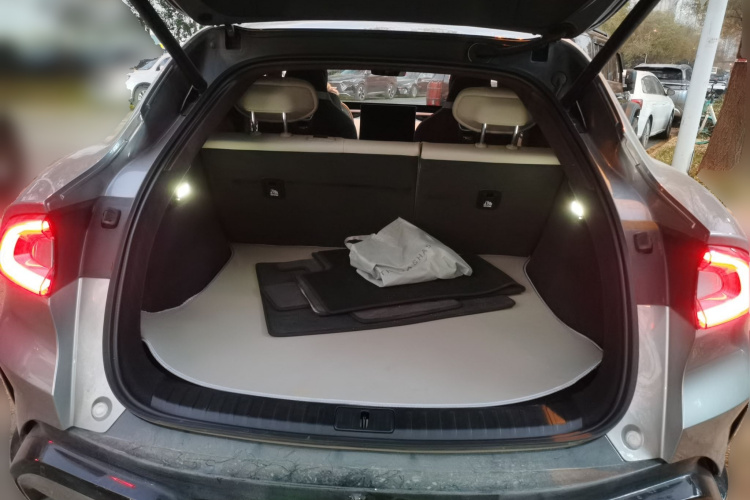 小米汽车 小米YU7 2025款 超长续航四驱Pro版中控内饰23