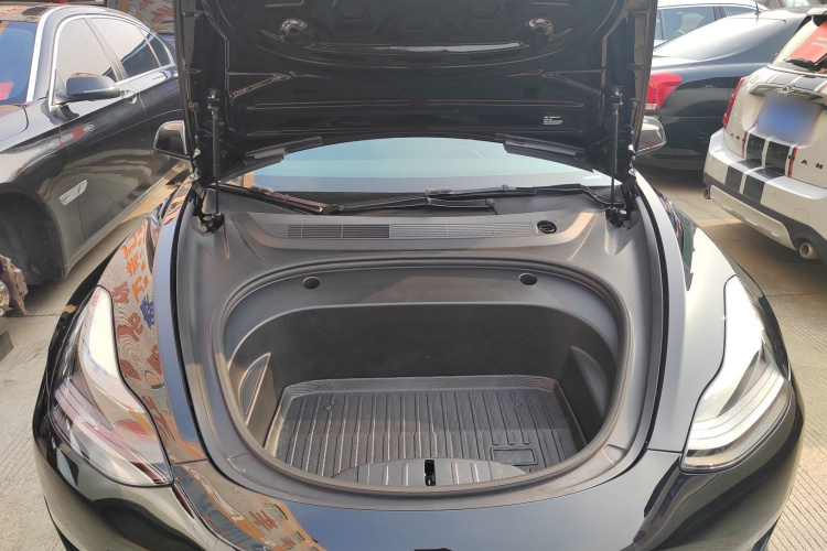 特斯拉 Model 3 2022款 Performance高性能全轮驱动版机舱底盘24