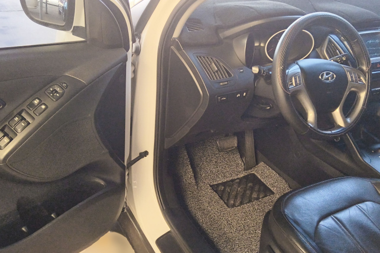 北京现代ix35 2015款 2.0L 自动两驱智能型 国V中控内饰20