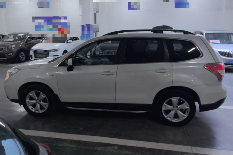 斯巴鲁 森林人 2014款 2.0i 自动豪华版车身外观4