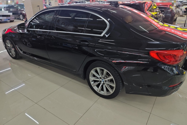 宝马5系 2018款 528Li 上市特别版车身外观6004