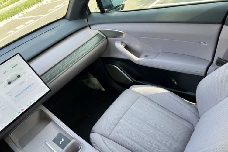 乐道L60 2024款 60kWh 后驱版中控内饰7005