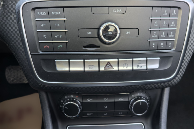 奔驰A级(进口) 2018款 A 200 时尚型中控内饰7009