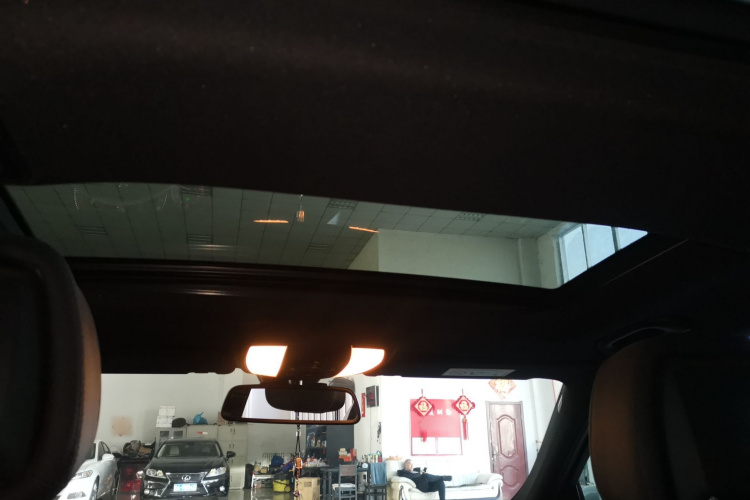 奔驰E级 2015款 改款 E 260 L 运动型中控内饰22