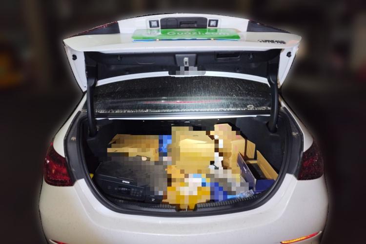 奔驰C级 2023款 改款二 C 260 L 皓夜运动版中控内饰23