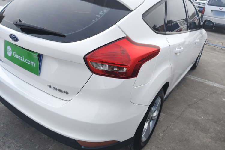 福特 福克斯 2017款 两厢 1.6L 自动舒适型智行版车身外观9