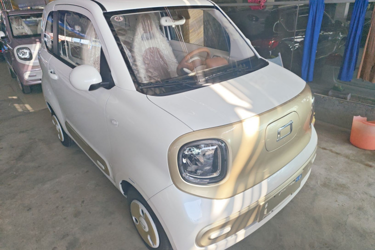 奔腾小马 2026款 222km 闪耀马车身外观3