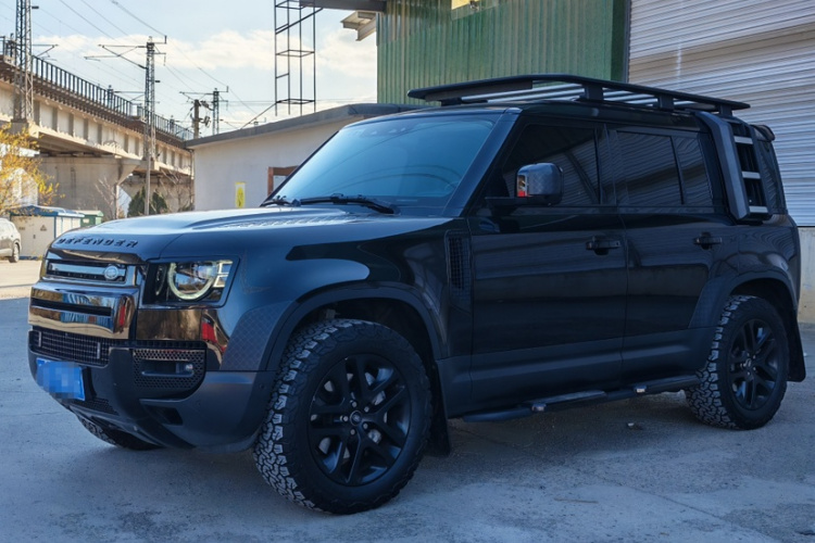 路虎卫士 2023款 改款 110 3.0T P400 暗黑特别版车身外观1