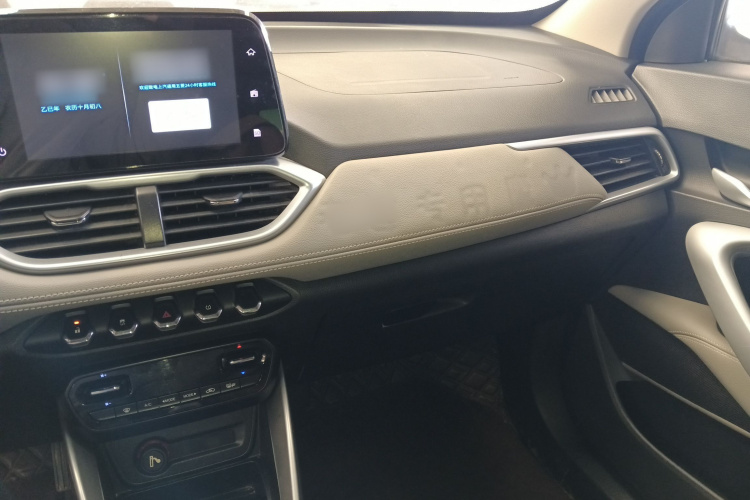 宝骏510 2019款 1.5L 手动乐享型73kW 国VI中控内饰12