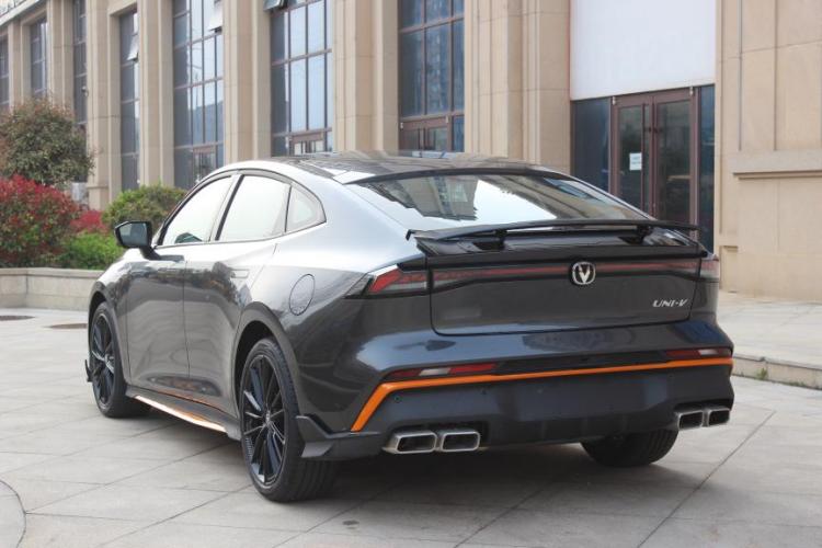 长安UNI-V 2024款 1.5T 尊贵运动型车身外观6003