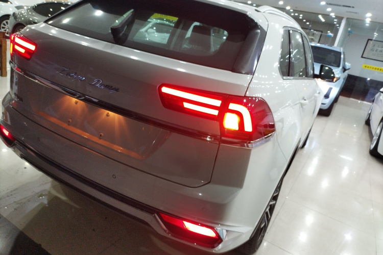 众泰 大迈X7 2017款 1.8T DCT尊贵型车身外观7