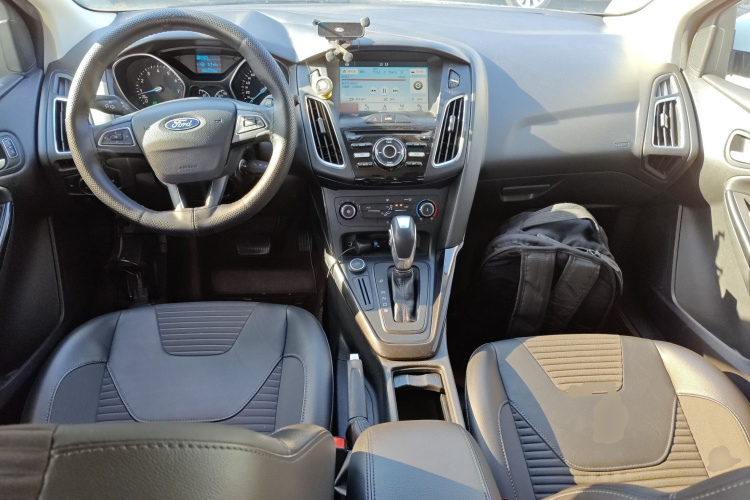 福特 福克斯 2018款 两厢经典 1.6L 自动风尚型智行版中控内饰12