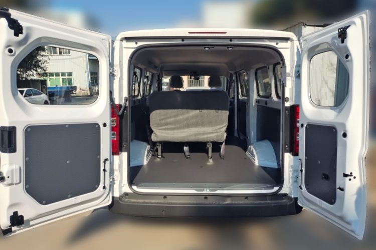 五菱汽车 五菱扬光 2024款 300KM 舒适型客车版 75kW中控内饰23