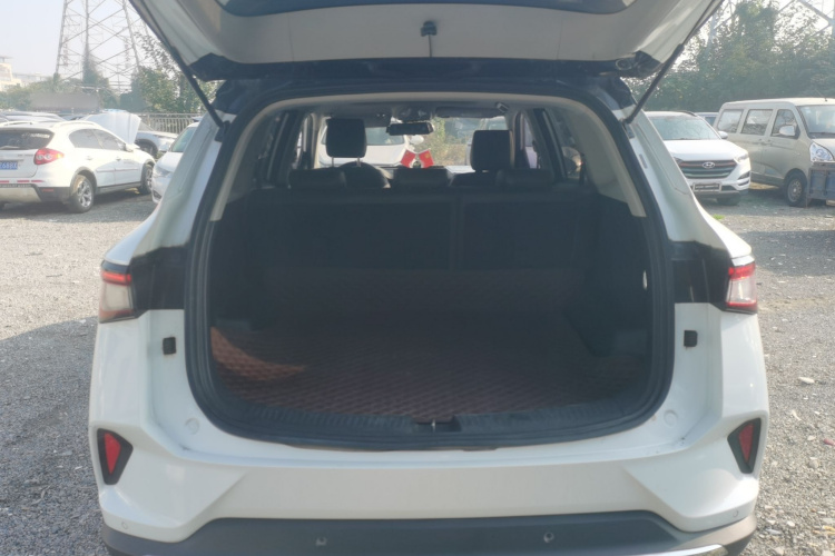 五菱汽车 五菱星辰 2021款 1.5T CVT星曜版机舱底盘23