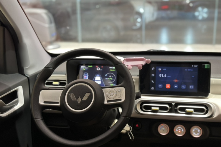 五菱汽车 宏光MINIEV 2024款 第三代 215km 进阶版中控内饰7007