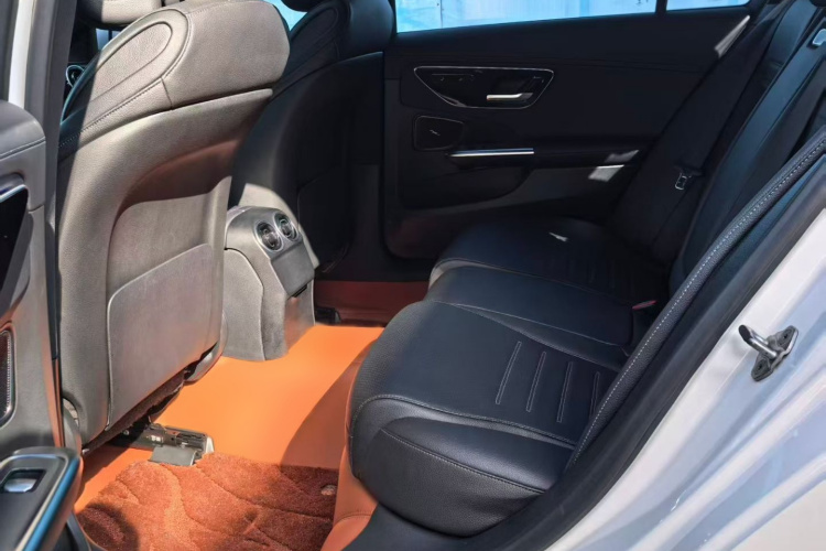 奔驰C级 2022款 C 200 L 运动版中控内饰7004