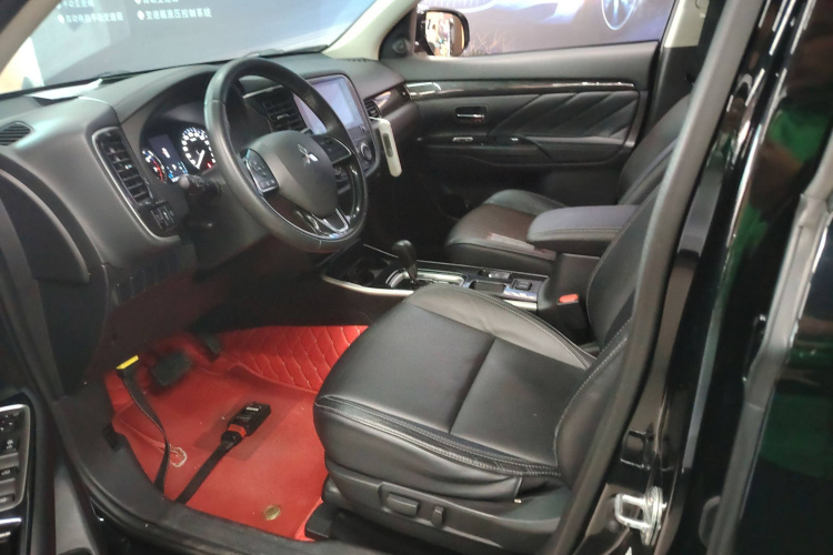 三菱 欧蓝德 2019款 2.0L 两驱畅享版 5座 国VI中控内饰19