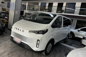 依维柯聚星 2023款 C30客货车 2.0T 93KW手动星途版低顶