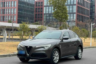 阿尔法·罗密欧 Stelvio斯坦维 2017款 2.0T 280HP 豪华版