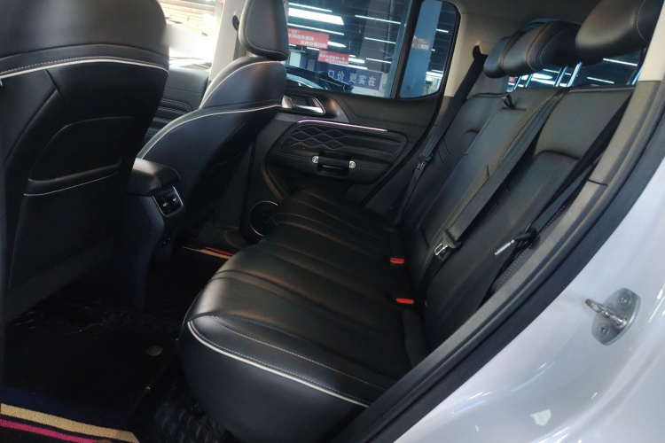 坦克300 2023款 越野版 2.0T 征服者中控内饰21