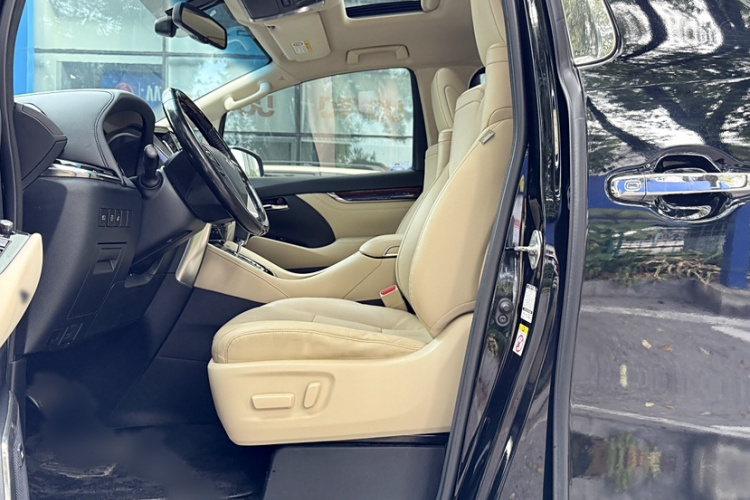 丰田 埃尔法 2015款 3.5L 豪华版中控内饰7002