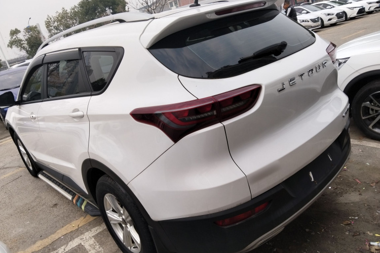 捷途X70M 2021款 1.5T DCT豪华伙伴型 5座车身外观4