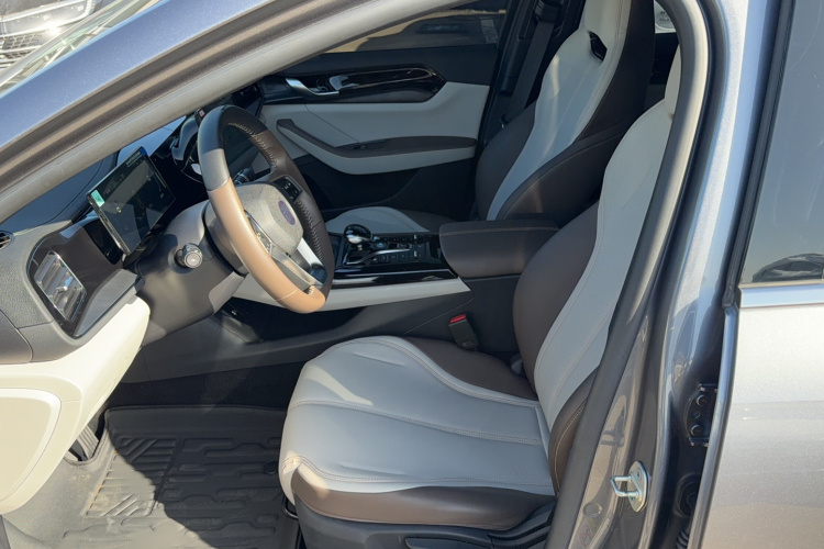 比亚迪 秦PLUS 2024款 荣耀版 DM-i 55KM领先型局部细节19