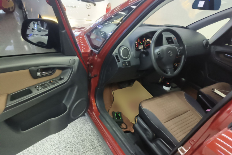 铃木 天语 SX4 2013款 1.6L 自动酷锐型中控内饰7003
