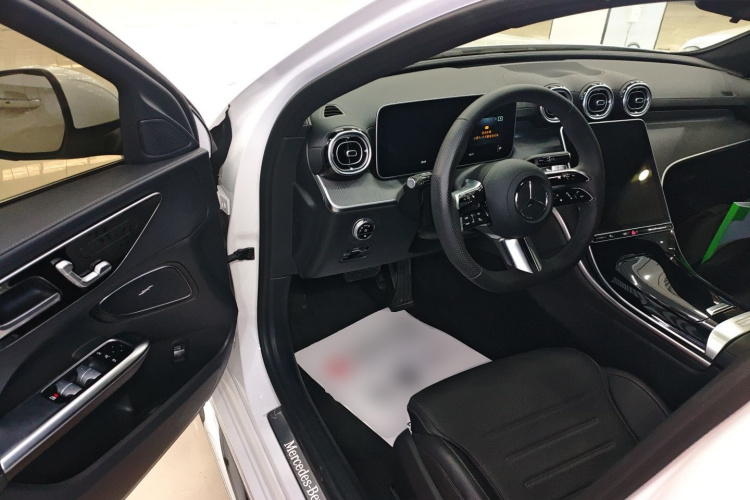 奔驰C级 2023款 改款 C 260 L 运动版中控内饰7003