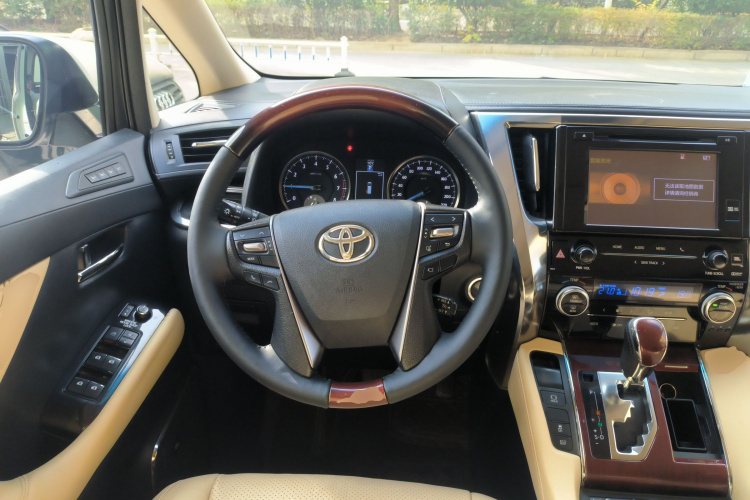 丰田 埃尔法 2015款 3.5L 豪华版中控内饰13